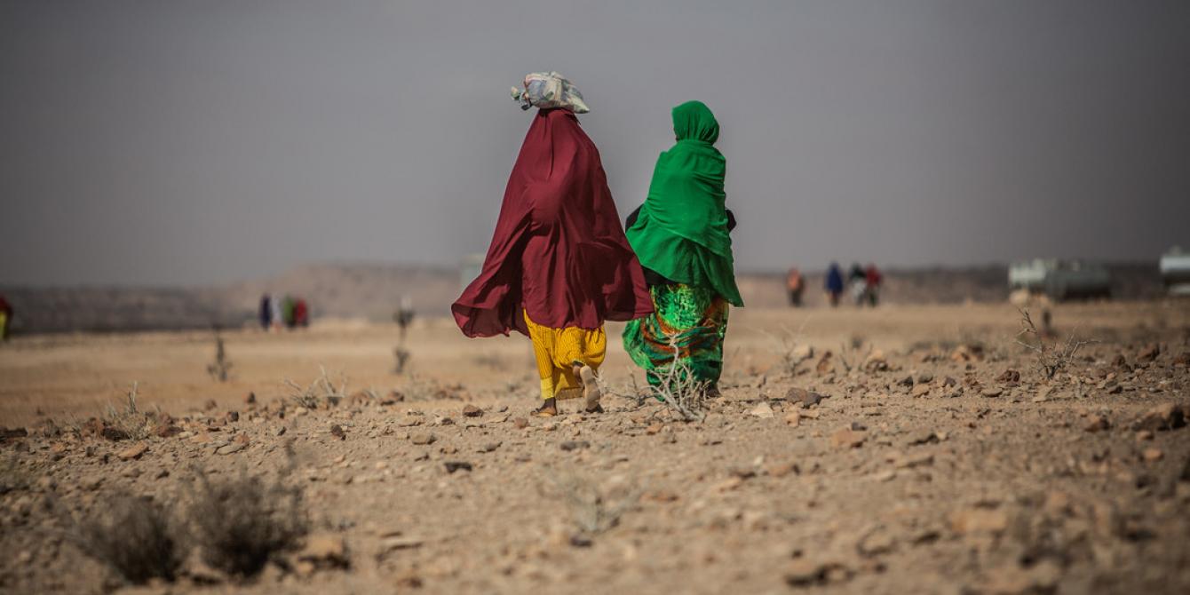 Two women in the displaced camp of Karasharka where thousands of people came here after they lost all their animals to the drought in 2017. Pablo Tosco/Oxfam